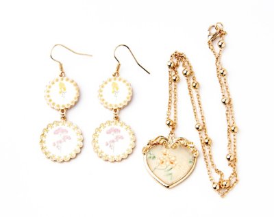 Goldtone Floral Plate Necklace and Dangle Earrings Set