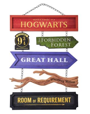Welcome to Hogwarts Direction Sign - Harry Potter - Spencer's