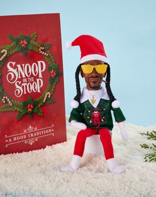 Snoop selling on the Stoop