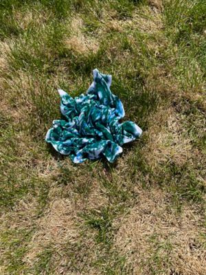 Crumple tie dye t shirt dye application